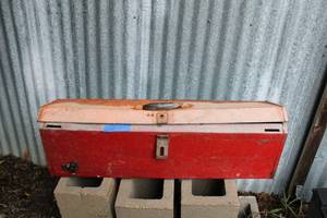 lot 154 image: Red Metal Toolbox and Knee pads