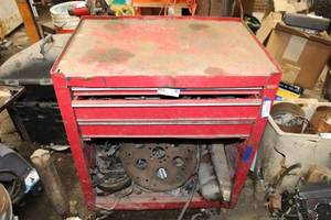 lot 138 image: Red Rolling Toolbox Plus Contents of Bottom Compartment