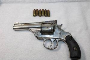 lot 1 image: .32 Cal. Handgun Marked Harrington& Richardson Arms Company, Worchester Mass USA Patd Oct 4 1887 with 6 Shells
