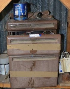 lot 85 image: Storage Drawers with Painting and Bodywork Items