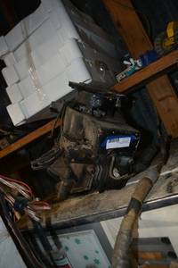 lot 82 image: Vintage Spring Loaded Starter Crank Motor