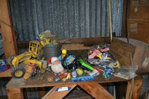 lot 84 image: Vintage Toys Metal Tonka Truck, Baseball Cards and More