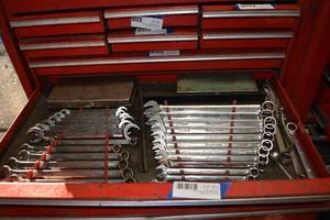 lot 13 image: Drawer of Wrenches many Snap On tools