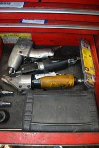lot 16 image: Air tools shears, saw and 14 in gun husky Socket set