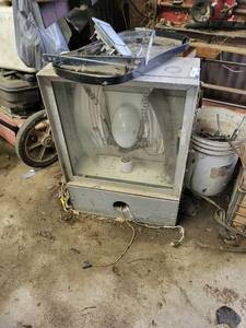 lot 108 image: 220 v. Sodium Street Light, Brackets and Lockbox, see pictures (CPU is moved to Lot 185)