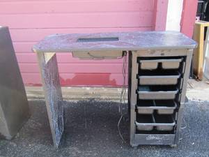 lot 3 image: Manicure nail salon type table with side storage Black speckled color, 293616