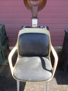 lot 7 image: Crystal Air 2 hair dryer salon chair used still has life, unknown working order, 322034