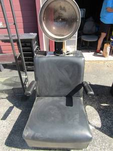 lot 10 image: Ion Speed dryer chair for salon use, unknown working condition, 333121  has dB arm rest black in color