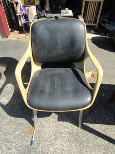 lot 11 image: Venus salon hair dryer chair 333021 , hard yellow plastic with neck rest, unknown working condition serial # 97842, 9.7 watts
