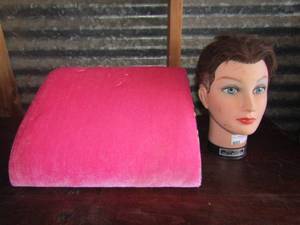 lot 25 image: B804 Duramax stylist manican head, pink and black nail tech hand rest while getting a manicure