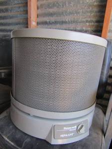lot 27 image: Honeywell enviracaire HEPACPZ with 3 settings, unknown working condition, electric plus