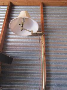lot 39 image: 5ft brass floor lamp with shade good condition