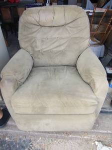 lot 44 image: Olive green rocking chair reclynes, good condition