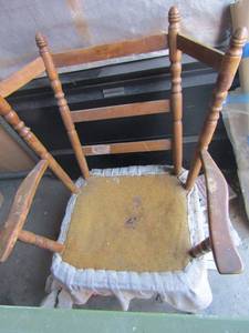 lot 52 image: Vintage rocker needs to be refinished,