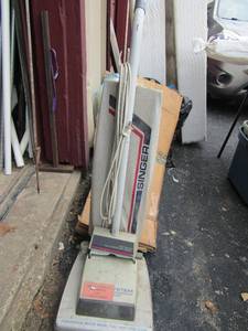 lot 66 image: Older model singer vacuum, not bagless needs a bag for disposal of waste