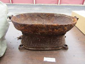 lot 79 image: Vintage Hibachi grill base cast iron, has allot of rusted areas still standing strong