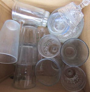 lot 84 image: Box of drinking glasses, soup bowls, dip bowls