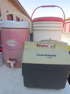 lot 113 image: Lone star beer cooler, lunch mate igloo, seatbeer cooler bucket with lid
