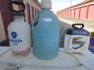 lot 122 image: 2 yard chemical sprayers, 1 blue gallon jug