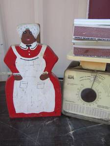 lot 124 image: IDL small counter top food scale, wooden lady paper towel holder, 2 boxes of matches used