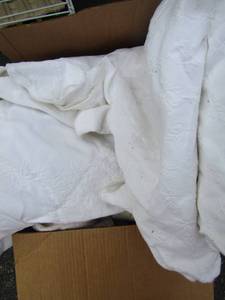 lot 139 image: box full of blankets and quilts