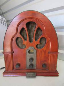 lot 174 image: 1932 Crosley amFM radio vintage unknown working condition