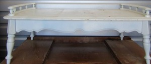 lot 172 image: Solid wood white coffee table, 184620, needs a little paint touch up but still great condition