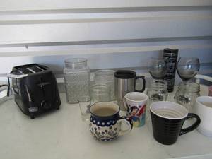 lot 189 image: Black & decker used toaster, mason jars qty 3, glass canisters qty3 no lids, coffee cups and and more