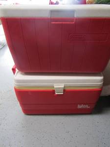lot 62 image: Red igloo ice chest qty 2