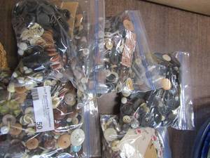 lot 50 image: Lot of sewing buttons qty 5 zip-loc bags