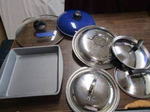 lot 34 image: Lot of panpot lids-, square oven pan