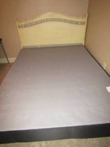 lot 11 image: Full size HB with rails, light yellow with flower design