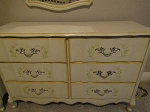 lot 12 image: Light yellow flower design dresser with 6 drawers 324918, also a wall mirror that matches the dresser 4227