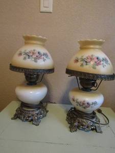 lot 5 image: 16 Victorian table side lamps with globes, both work qty2, floral design