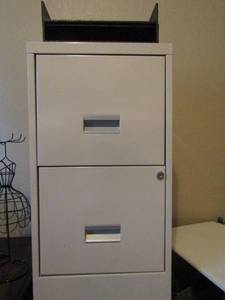 lot 109 image: Off white metal filing cabinets 2 drawer qty 2, 2 hard back style paper organizers