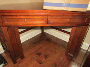 lot 113 image: CORNER DESK cherry wood,  two drawes, cubbies on the sides, very nice condition, 31x59x40