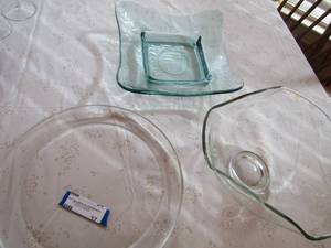lot 37 image: 2 glass platters very nice and a large clear glass salad bowl