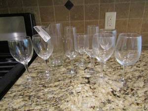 lot 120 image: Various long stem wine glasses, handled clear glass water picture
