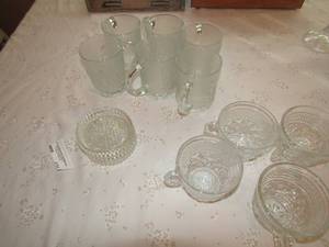 lot 121 image: clear glass lot of cups, and coasters