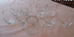 lot 123 image: mini champagne and wine glasses