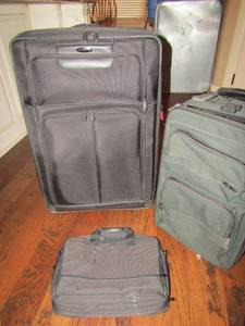 lot 126 image: Samsonite computer bag used, 2 samsonite rolling luggage bags used but lots of life left