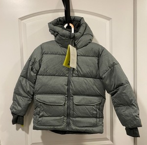 lot 62 image: New All in Motion Boys Short Puffer Jacket Size Small (67) in Gray Model-R5E75