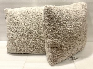 lot 97 image: Lot of 2 - New Room Essentials Toss Pillow (Cover Faux Fur) 22x 22