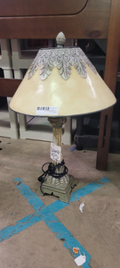 lot 171 image: lamp with shade