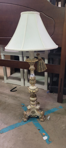lot 172 image: lamp with shade