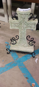 lot 173 image: decorative cross
