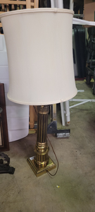 lot 185 image: vintage brass lamp with shade