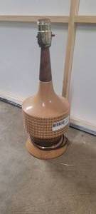 lot 202 image: lamp