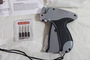 lot 25 image: AMRAN Comfort Grip retail clothing tagging gun w 300RP needles (box of 4), 2L garment fasteners  and instructions