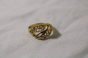 lot 60 image: Jewelry 18K yellow gold laser cut filigree ring. Marked 18K. Size 7.25